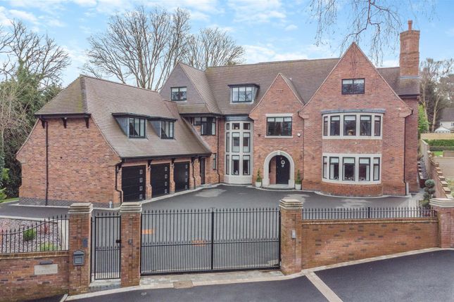 8 bedroom detached house for sale