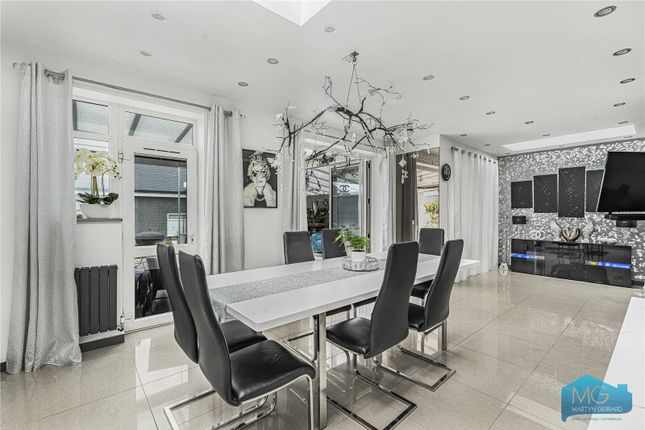 Bedford Avenue, Barnet, EN5 5 bed semi