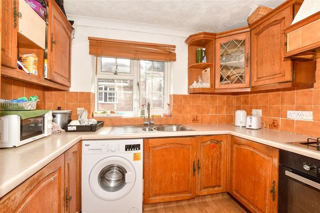 St. Nicholas Court, Crawley, West Sussex 2 bed flat for sale
