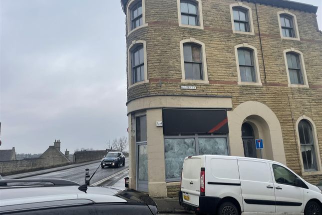 End of terrace house for sale