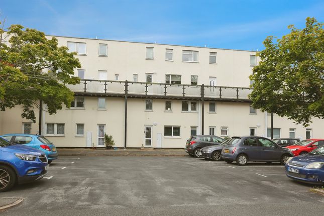 2 bedroom ground floor flat for sale