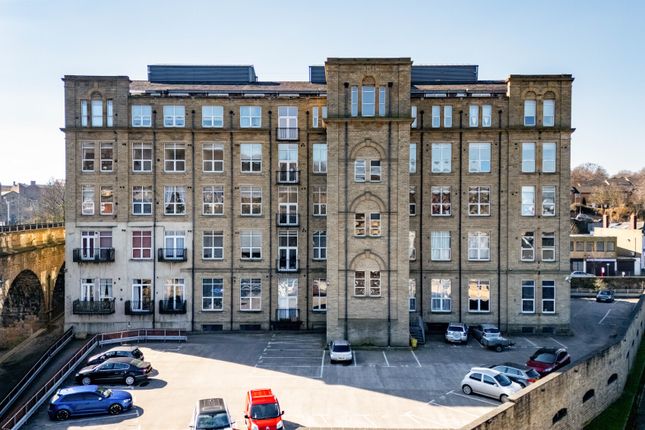 Bradford Road, Dewsbury WF13 2 bed flat for sale