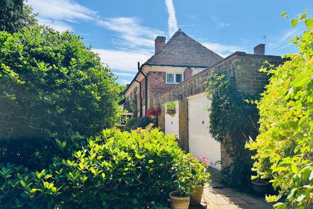 The Grove (off The Street), Ashford TN24 4 bed link detached house for sale