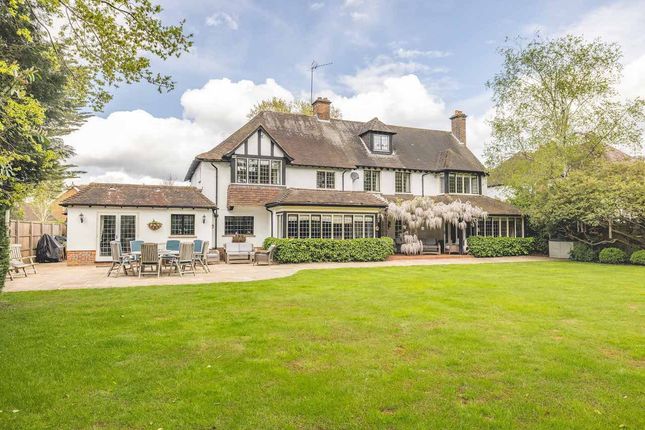 Dukes Wood Avenue, Gerrards Cross SL9 6 bed detached house for sale