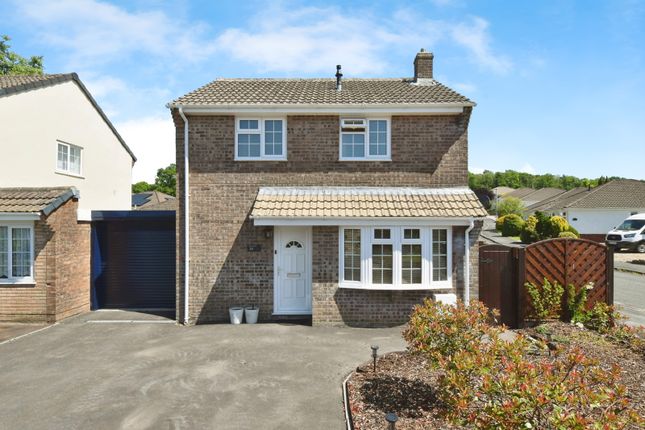 3 bedroom link detached house for sale