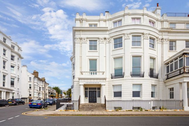 3 bedroom flat for sale