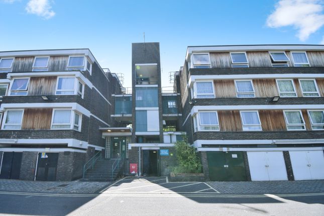3 bedroom flat for sale