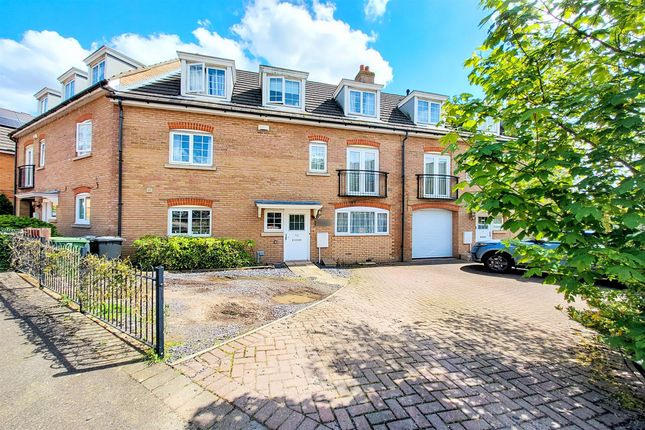6 bedroom semi-detached house for sale