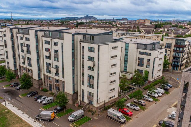 3 bedroom flat for sale