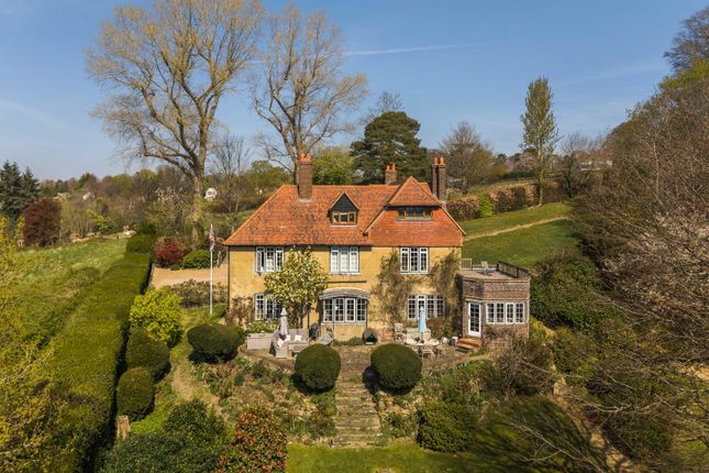 Pastens Road, Oxted, Surrey, RH8 6 bed detached house for sale