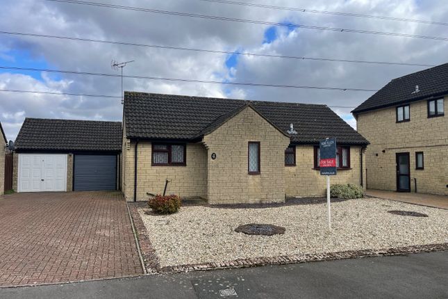Pheasant Way, Cirencester... 2 bed bungalow for sale