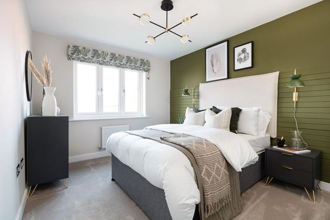4 bed detached house