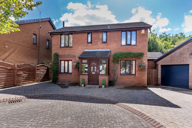 5 bed detached house
