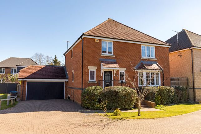 William Gardens, Horley RH6 4 bed detached house for sale
