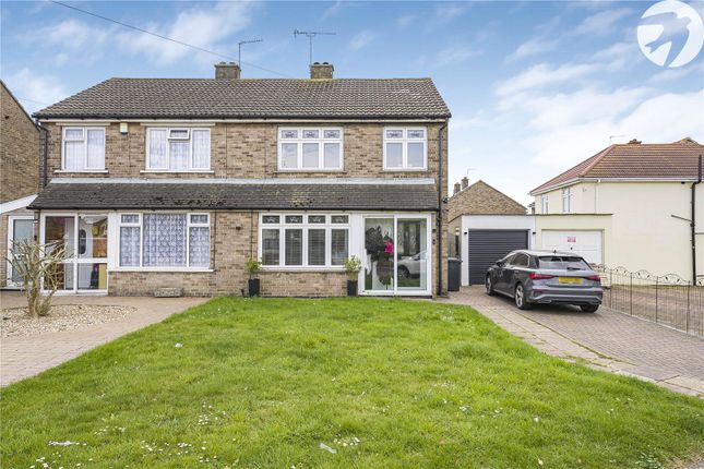 Lunedale Road, Fleet Estate... 3 bed semi