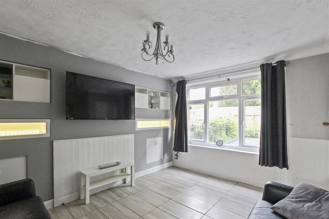 Park Avenue, Raunds 3 bed terraced house for sale
