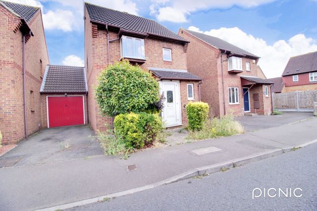 Ewan Road, Romford RM3 3 bed detached house for sale
