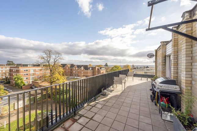 3 bedroom flat for sale