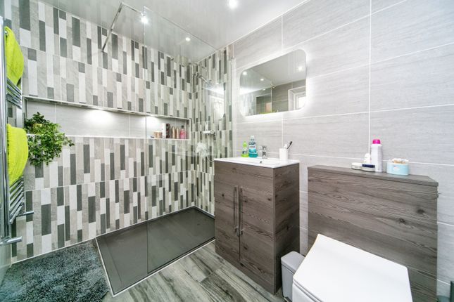 3 bed end terrace house