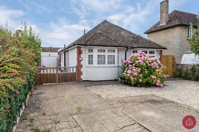 Yarnton Road, Kidlington OX5 3 bed detached bungalow for sale