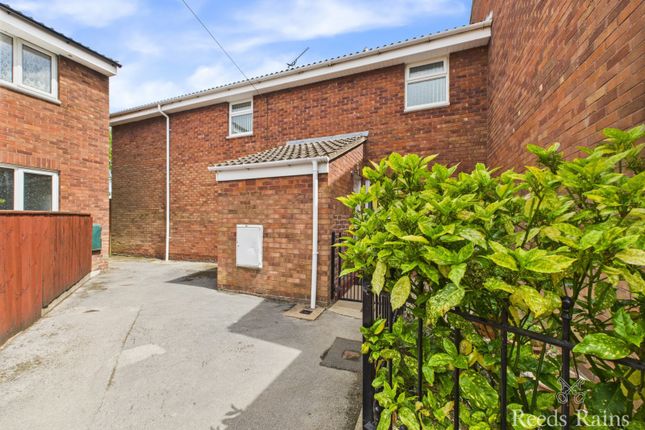 Curlew Close, Hull HU7 4 bed end of terrace house for sale