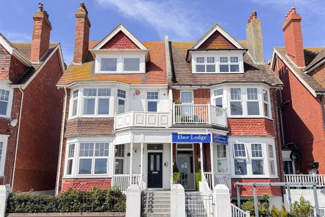 5 bedroom semi-detached house for sale