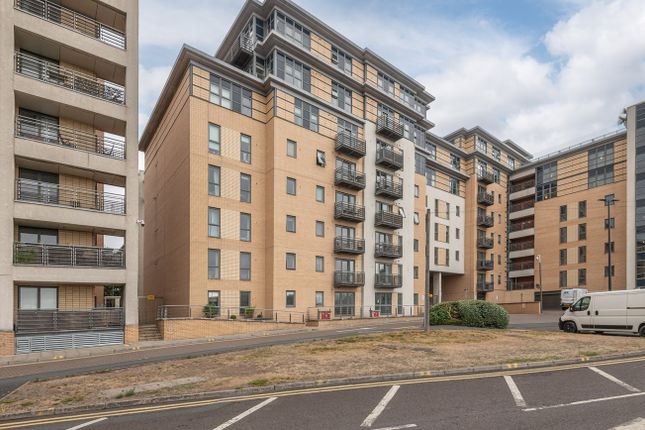 Bowman Lane, Hunslet LS10 2 bed flat for sale