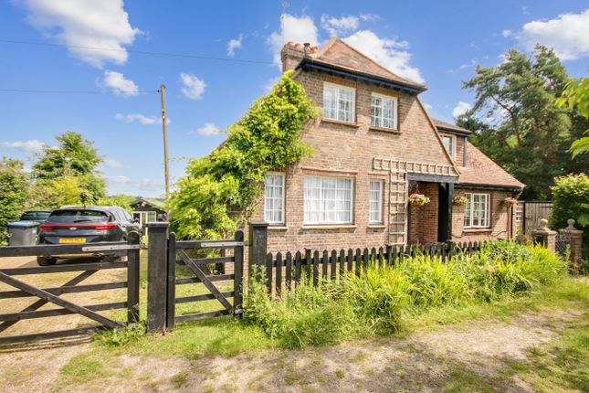 Saint Hill Road, East Grinstead, RH19 4 bed detached house for sale