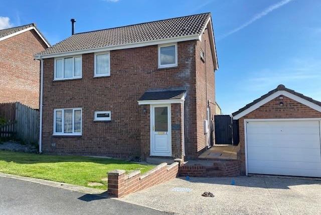Llwyn Meredith, Carmarthen 3 bed detached house for sale