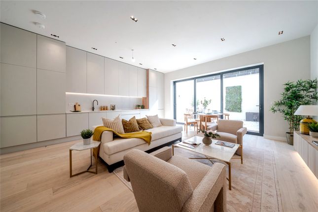 Creswick Road, London 3 bed apartment for sale