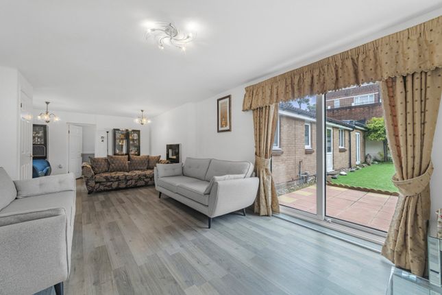 5 bedroom semi-detached house for sale