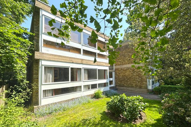 Langham House Close, Richmond, TW10 2 bed ground floor flat for sale