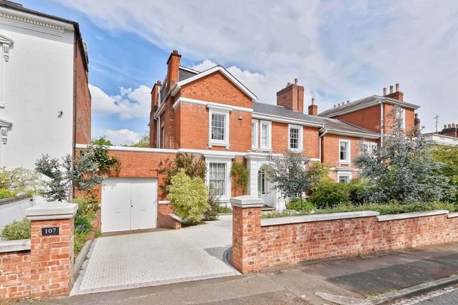 4 bed detached house