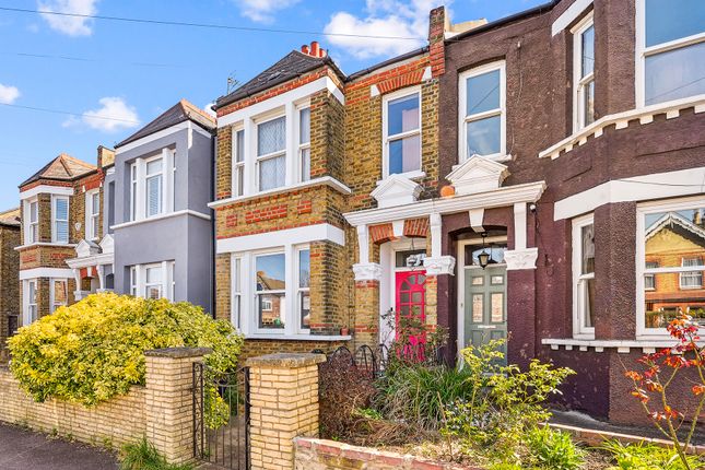4 bedroom end of terrace house for sale