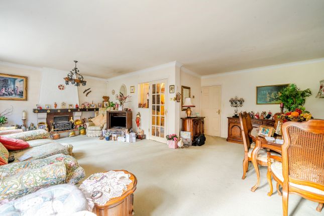 Bentley Way, Woodford Green 4 bed link detached house for sale