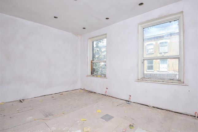 Harrow Road, Wembley, London NW10 2 bed flat for sale