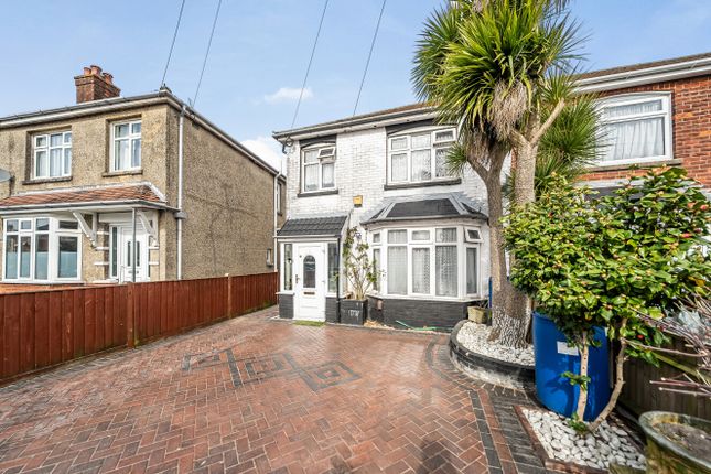 Violet Road, Bassett Green... 3 bed semi