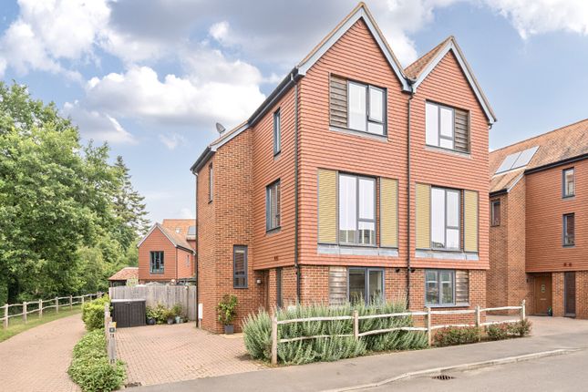 Sycamore Avenue, Leithfield Park... 3 bed semi