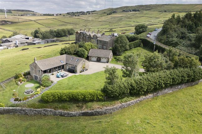 Green Slacks Lane, Huddersfield HD3 6 bed detached house for sale