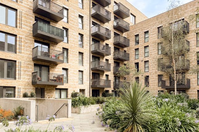 Bramwell Way, Pontoon Dock, E16 1 bed apartment for sale