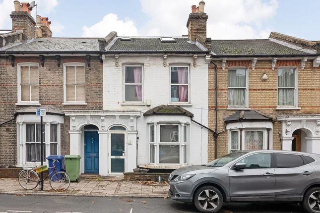 Lordship Lane, London, SE22 3 bed apartment for sale