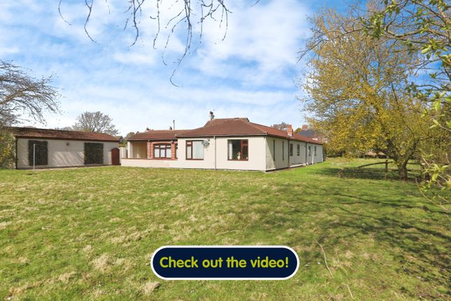North Moor Lane, Cottingham, HU16 4JH 4 bed detached bungalow for sale