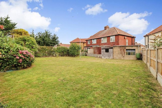 Sheldon Close, Aylesham, Canterbury... 3 bed semi