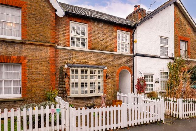 Ferry Road, Thames Ditton, KT7 2 bed terraced house for sale