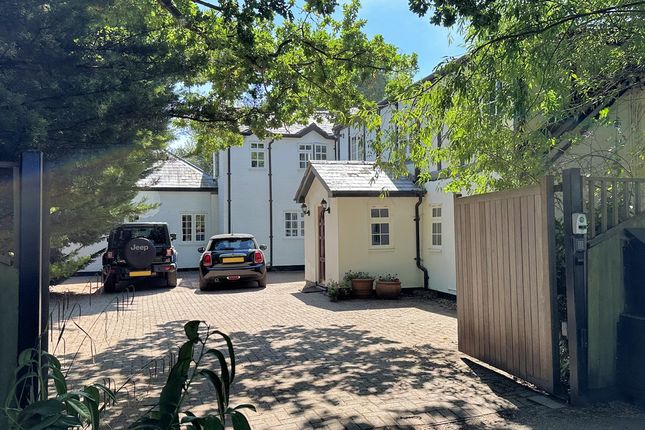 Spinning Wheel Lane Binfield... 5 bed detached house for sale