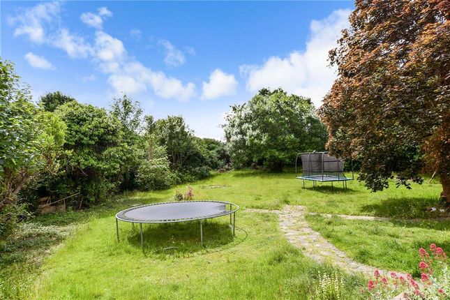 5 bed detached house
