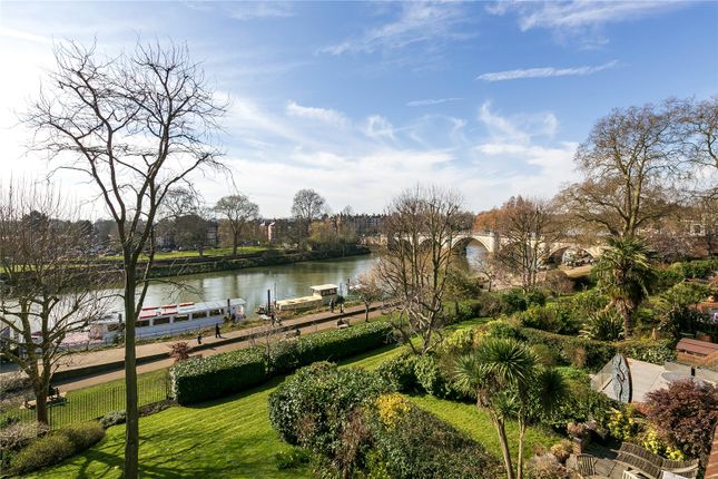 Northumberland Place, Richmond, TW10 4 bed end of terrace house for sale