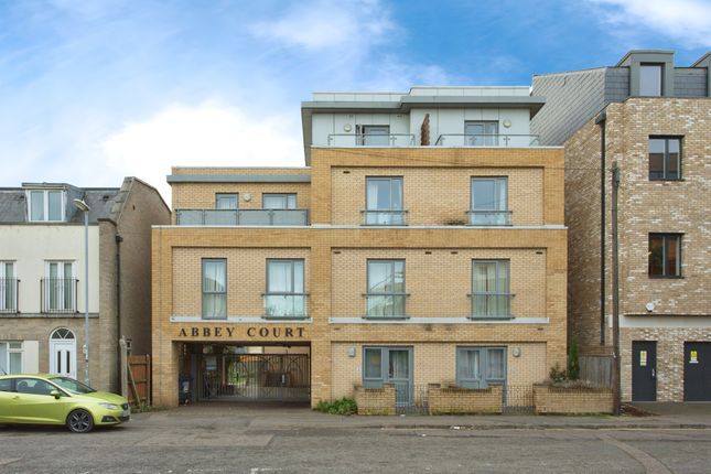 Studio flat for sale
