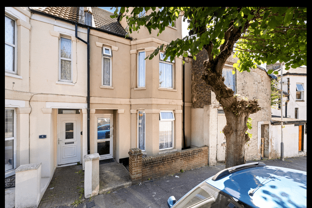 Linden Crescent, Folkestone, CT19 4 bed terraced house for sale