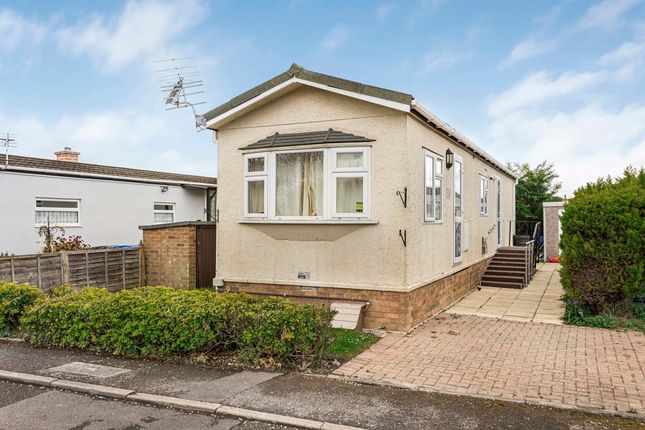 Thames Avenue, Penton Park, Chertsey... 2 bed park home for sale